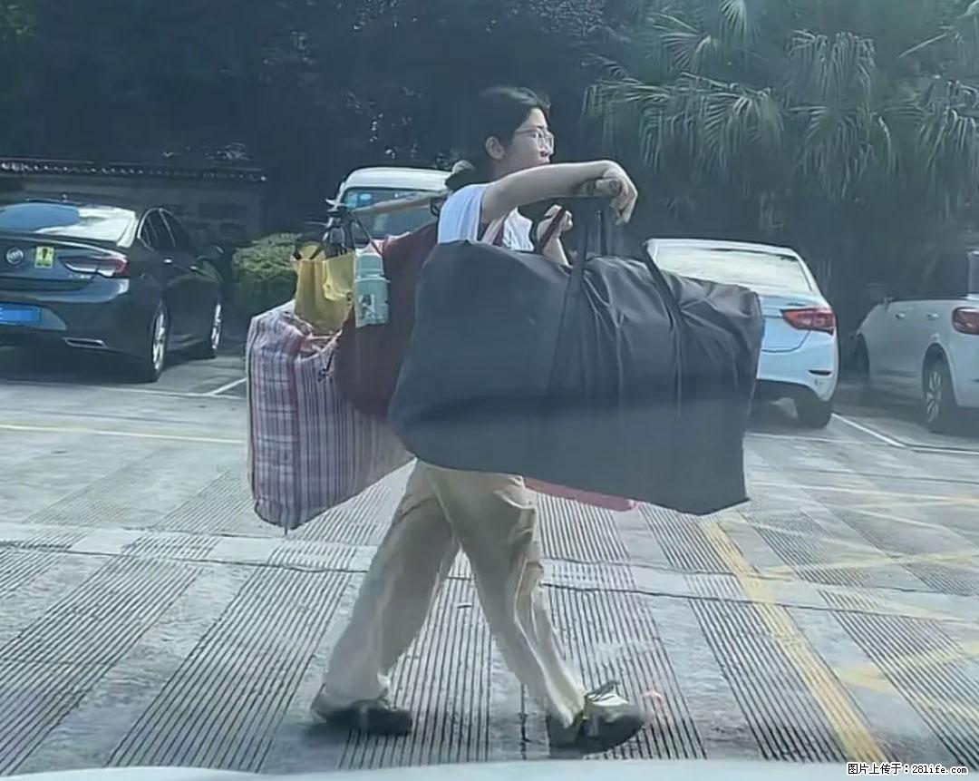 全网追的“扁担女孩”,找了一份暑假工,时薪12元 - 济宁生活资讯 - 济宁28生活网 jining.28life.com